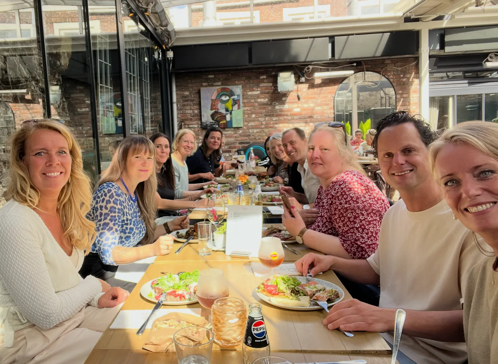 Het team luncht samen bij Picasso in Den Bosch